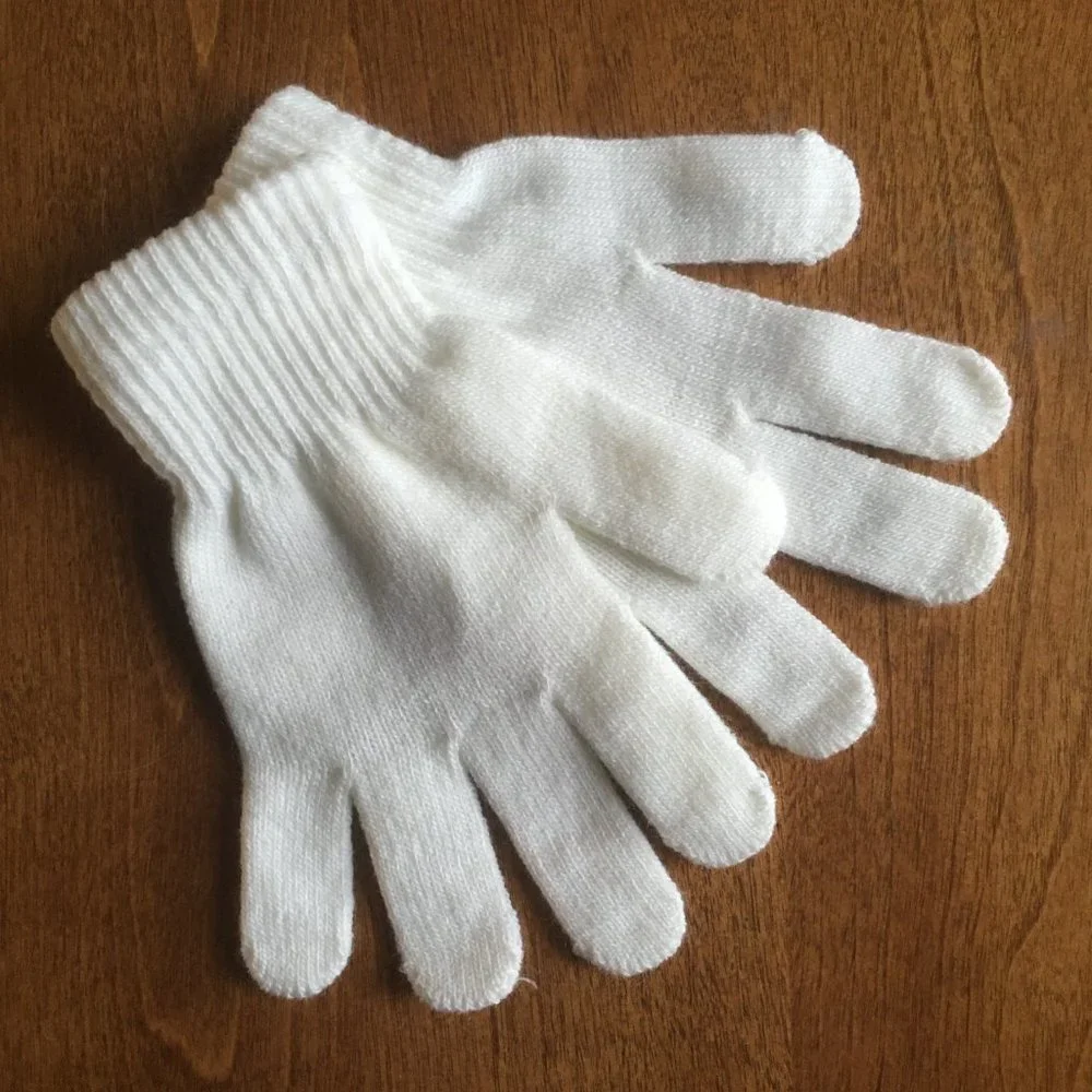 White knit gloves NWOT *free in bundle*